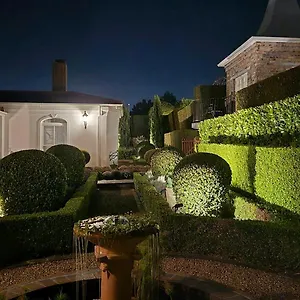 villa-adalbert-guesthouse.hotels-capetown.com/